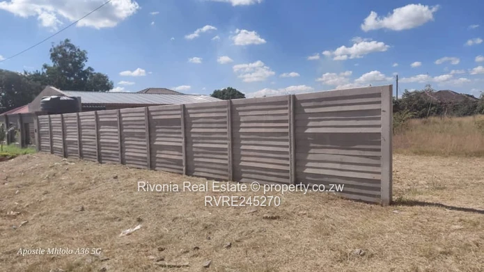 Walled 1000m² Stand with Municipal Water in Waterfalls Debshire