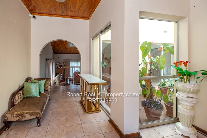 Stunning 5 bed fully furnished house in Glenlorne