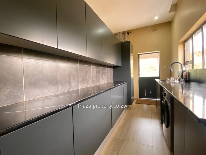 4 Bed Luxury Home in Crowhill Views!