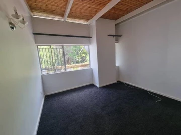 2 Bedroom Flat & Apartment