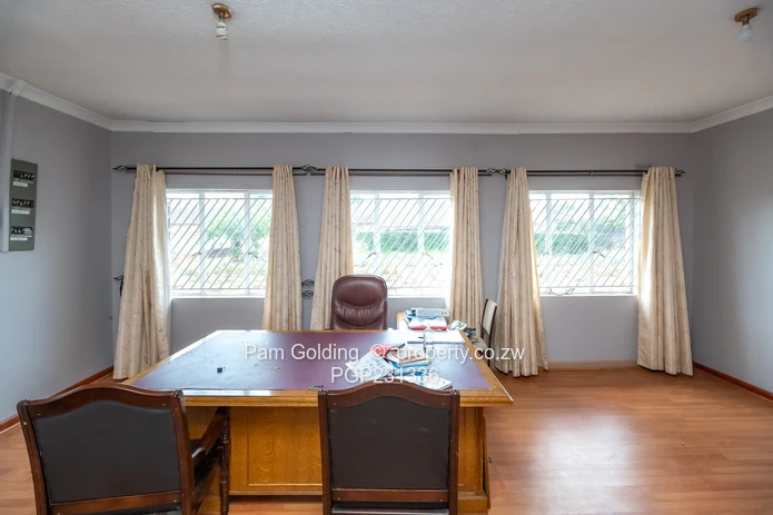 Neat and Spacious Family Home!!