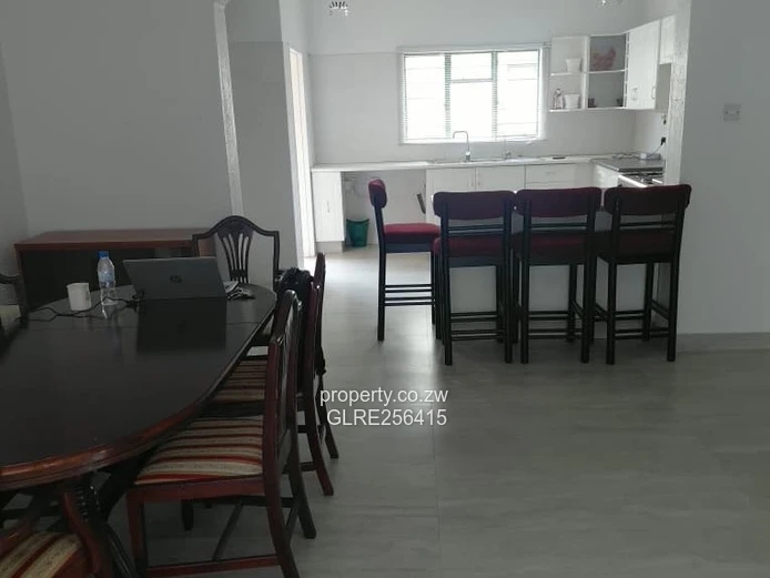 Bright 3-Bed Flat in Greendale North — Walled, Water Tank