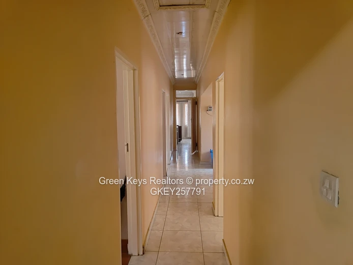 Vacant, mint, 4 beds+ study Tynwald North to rent (Sole Mandate)