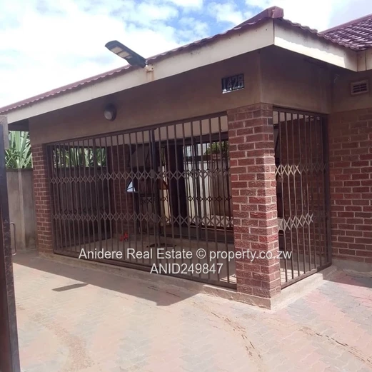 Dzivarasekwa Brick 4-Bed: Walled, Paved & Fitted Kitchen