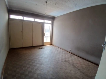 2 Bedroom Flat & Apartment