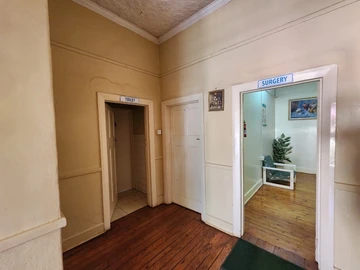 3 Bedroom Flat & Apartment