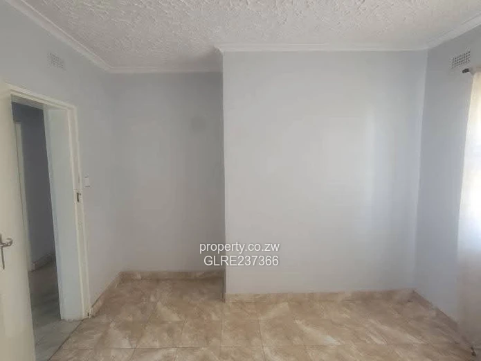 NEW BLUFFHILL ,WESTGATE Neat n spacious 3beds FULLHOUSE To Let