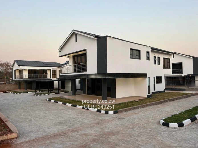 Stylish 3-Bed Borrowdale Flat with Balcony & Borehole