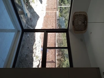 4 Bedroom Flat & Apartment