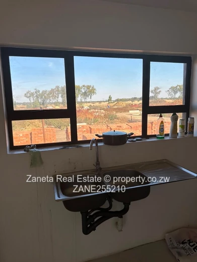 Pomona city stand with 2 bed cottage for sale