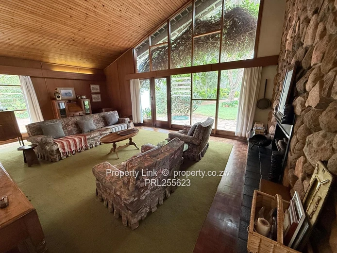 Family Home On Quiet Close With Borehole & Pool