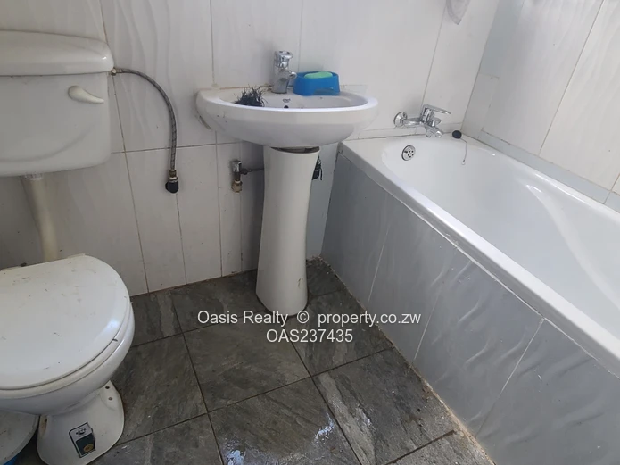 Recently renovated 3 bed flat for sale