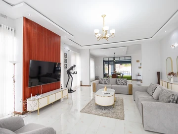5 Bedroom House