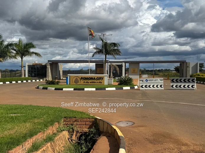 Pomona City Corner Stand with Tarred Road & Gated Entrance (Sole Mandate)