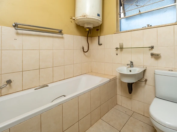 2 Bedroom Flat & Apartment