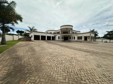 6 Bedroom House