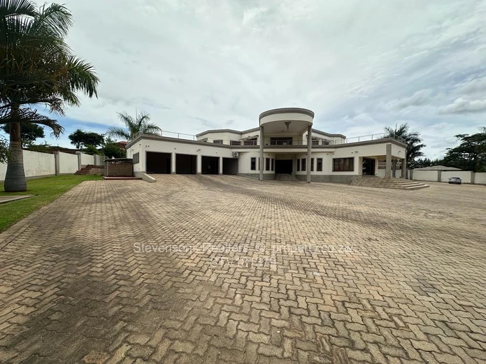 6-Bedroom Luxurious Rental in Shawasha Hills, Harare with Pool & Borehole!