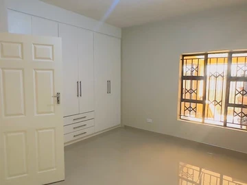 4 Bedroom Flat & Apartment