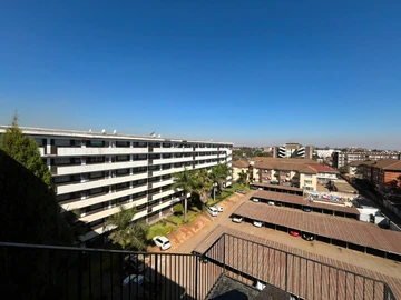 2 Bedroom Flat & Apartment