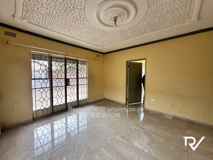 Bright 5-Bed Warren Park Home with Tiled Living & Borehole