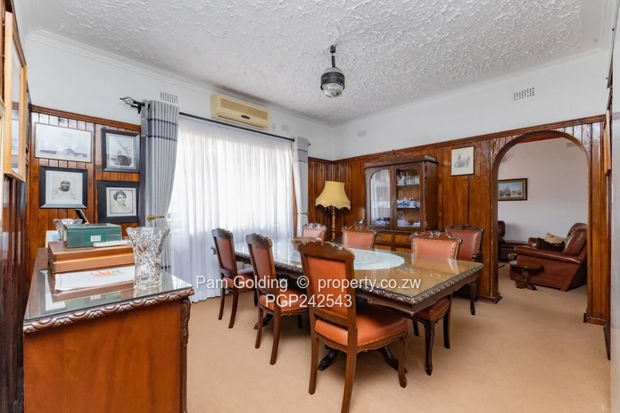 The Complete Family Estate In The Heart Of Greengrove (Sole Mandate)