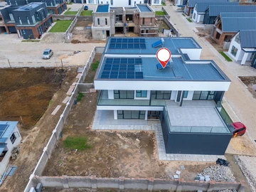 4 Bedroom Flat & Apartment