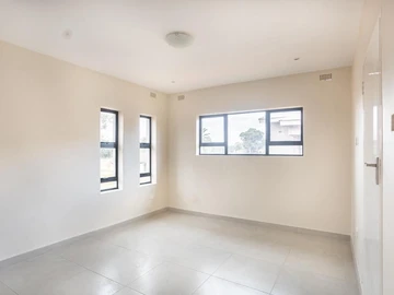 4 Bedroom Flat & Apartment