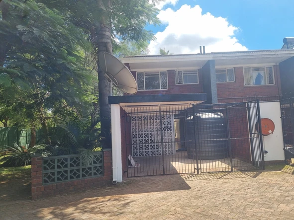 2 Bedroom Flat & Apartment