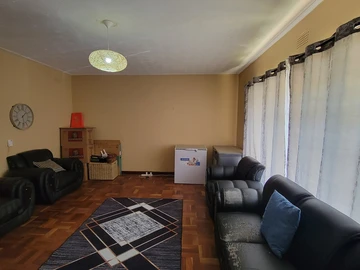 2 Bedroom Flat & Apartment