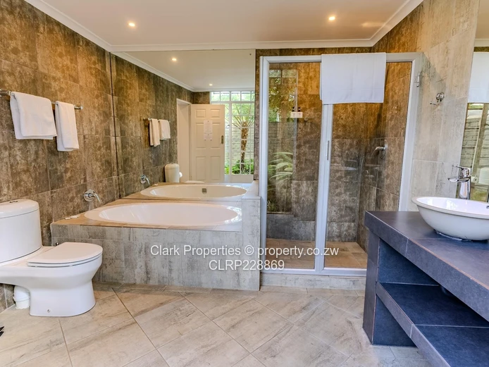 Elegant 5 Bedroom Guest Lodge/Family Retreat.