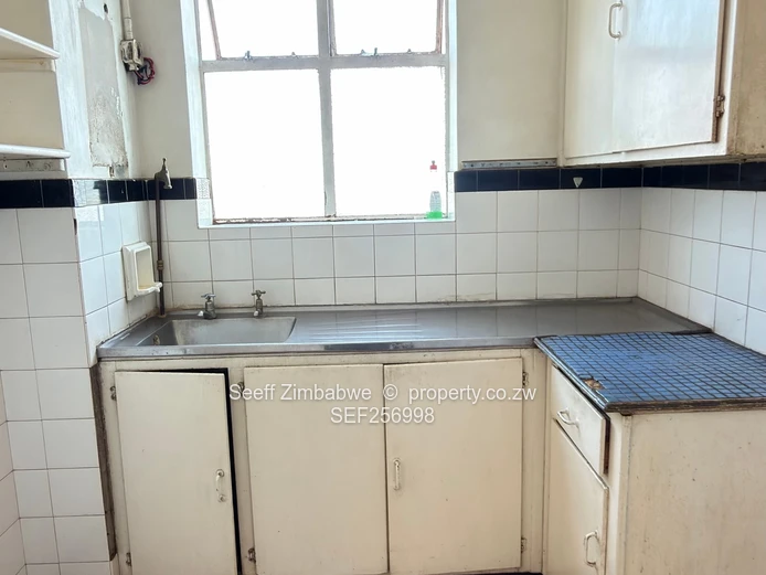 Flat To Let In The Avenues