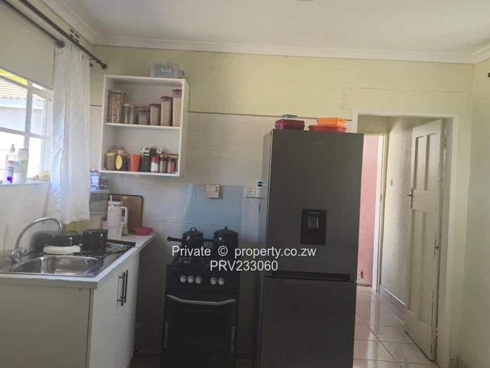 Neat detached bedsitter/flatlet to let in Avondale West 