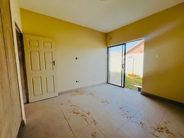 2 Bedroom Flat & Apartment