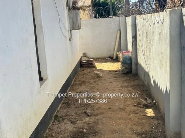 4-Bed Norton Home — Title deeds, Borehole