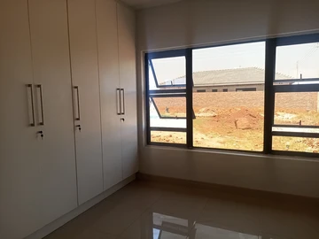 3 Bedroom Flat & Apartment