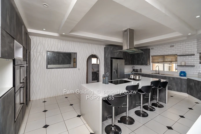 Luxury living home (Sole Mandate)