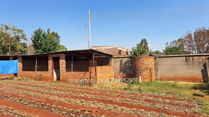 Helensvale, Off Domboshava Road 395K