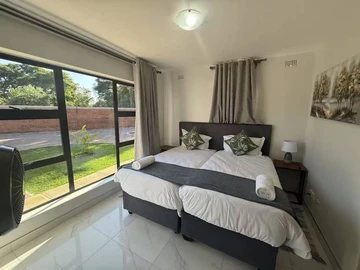 4 Bedroom Flat & Apartment