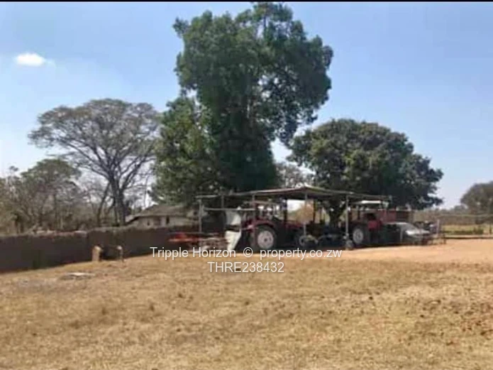 350ha Marondera Farm - Machinery, Orchard & Reservoir