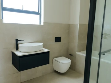 5 Bedroom Garden Flat