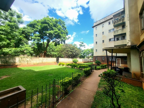 2 Bedroom Flat & Apartment