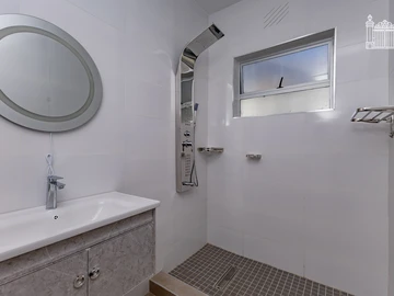 3 Bedroom Flat & Apartment