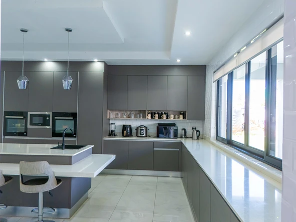 6 Bedroom House