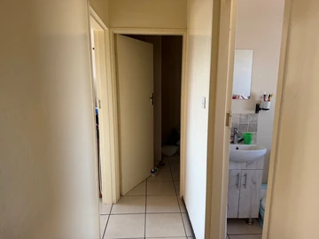 2 Bedroom Flat & Apartment