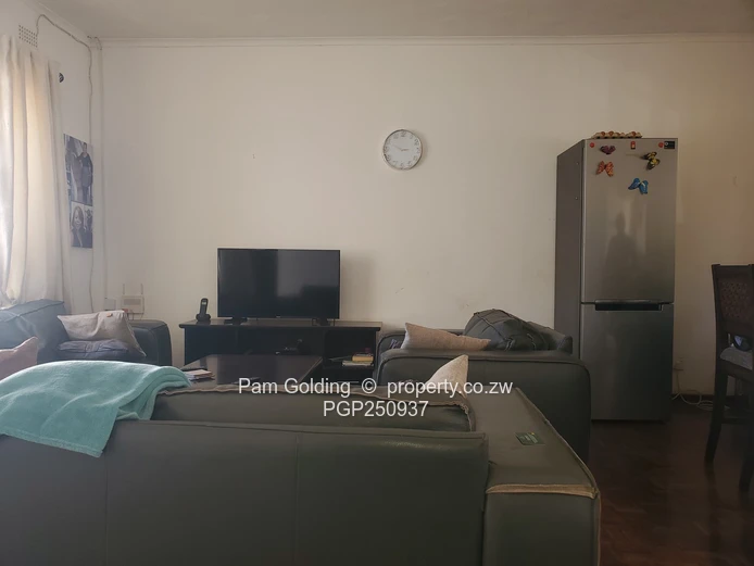 A well-kept unit in a sought after complex (Sole Mandate)