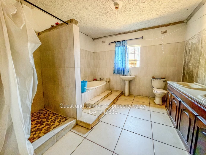 4 Bedroomed house For Sale In Borrowdale West