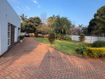 6 Bedroom House