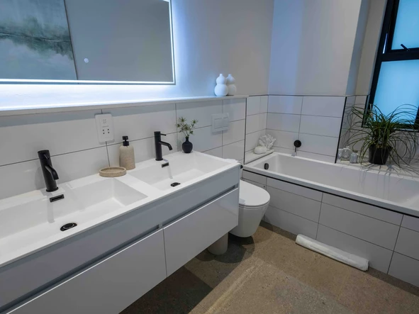 3 Bedroom Flat & Apartment