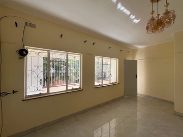 2 Bedroom Flat & Apartment