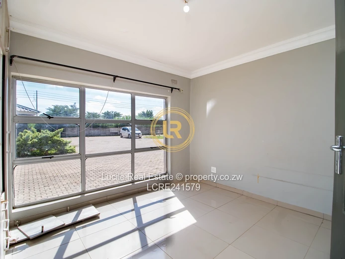 Modern 3 - bedroom House with En-Suite Bathrooms